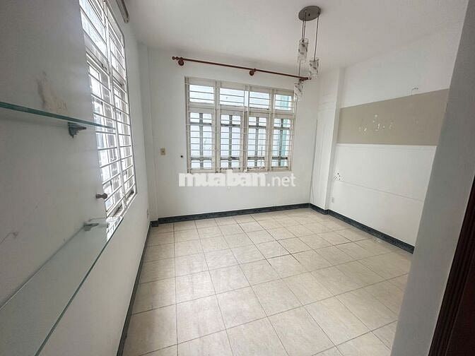 Cho thuê nhà 69/11/6 Nguyễn Cửu Đàm, 4.5x18m, 3 lầu, Giá 18 triệu TL