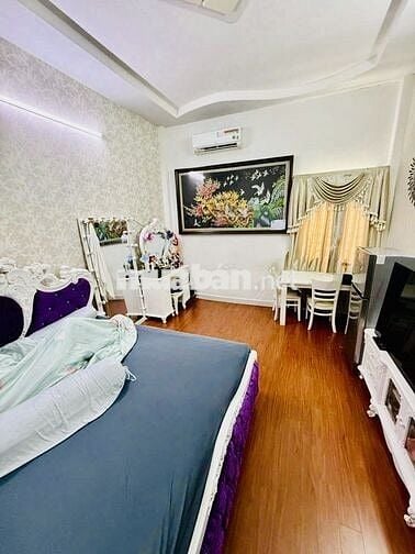 NHÀ ĐẸP Ở NGAY – HẺM XE HƠI – GẦN ĐH CÔNG NGHỆ SG - CAO LỖ PHƯỜNG 4-Q8