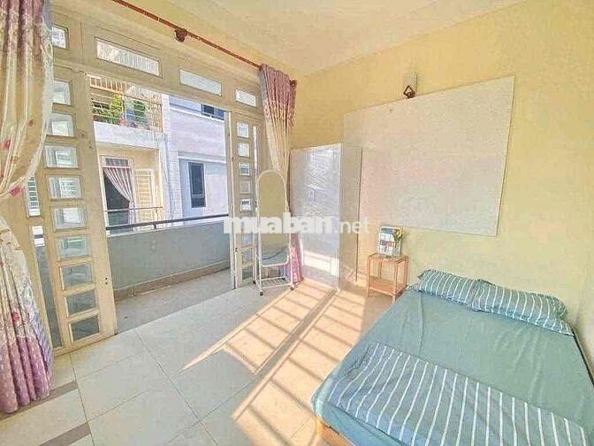 PHÚ NHUẬN 6 PHÒNG CÓ SÂN THƯỢNG KD TỰ DO