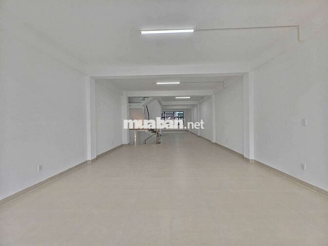 Nhà mới xây 2 mặt tiền Cộng Hòa, p4,  dt. 6x30m 1 trệt 2 lầu rất đẹp