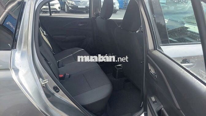 Suzuki Swift 2025 màu xám giao ngay