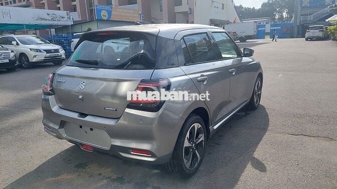 Suzuki Swift 2025 màu xám giao ngay