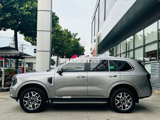 FORD EVEREST 2.0l TITANIUM (4x2)_(chưa lăn bánh)
