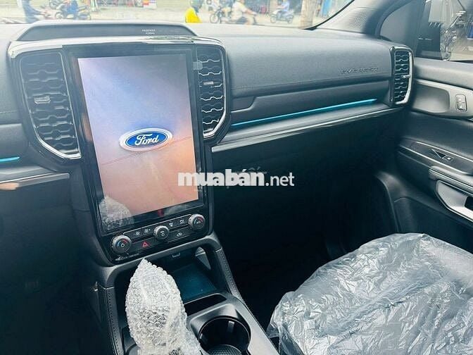 FORD EVEREST 2.0l TITANIUM (4x2)_(chưa lăn bánh)