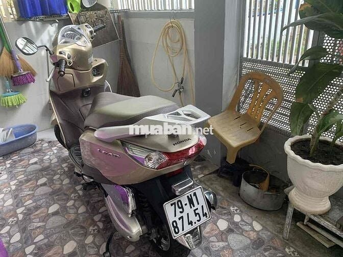 Honda Lead màu vàng nâu