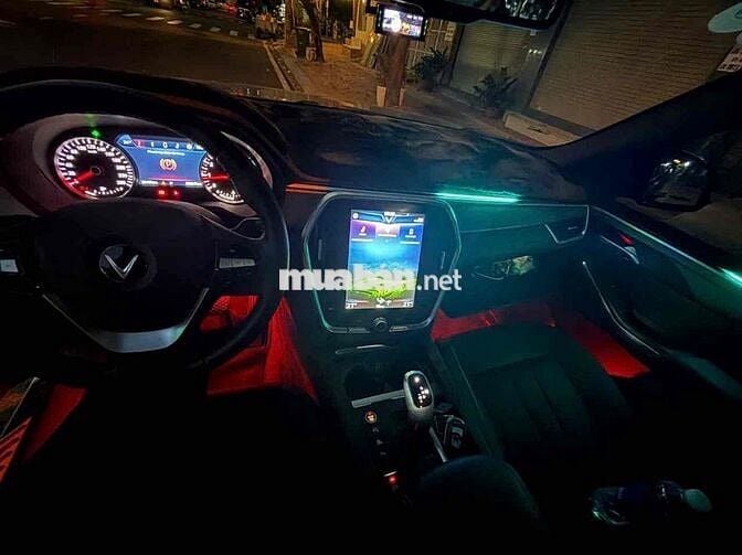 VinFast Lux SA2.0 2021 Plus 2.0 AT - 29500 km