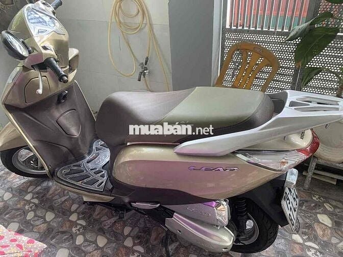 Honda Lead màu vàng nâu