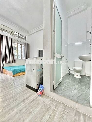 Cho Thuê Căn Hộ Ban Công Lớn ở Bùi Đình Túy gần ĐH Giao Thông Vận Tải