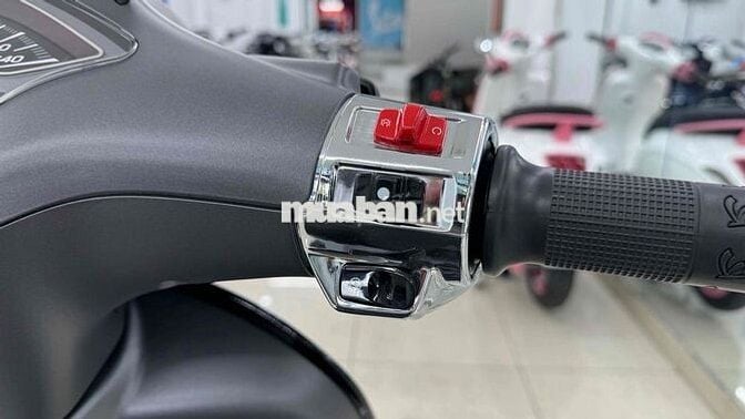 Vespa Sprint 150cc Xám nhám model 2024 ngay chủ