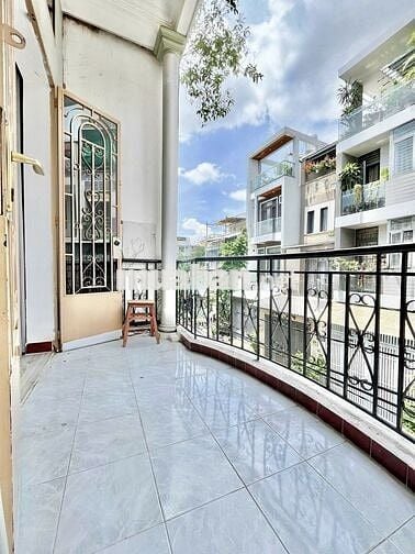Cho Thuê Căn Hộ Ban Công Lớn ở Bùi Đình Túy gần ĐH Giao Thông Vận Tải
