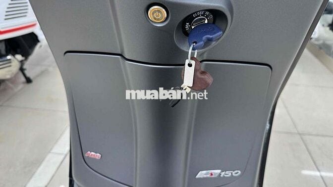 Vespa Sprint 150cc Xám nhám model 2024 ngay chủ