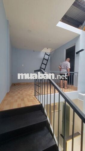 Hẻm 5m 568/16 Lạc Long Quân Q11 4,5x190m 1L 3pn nhà mới