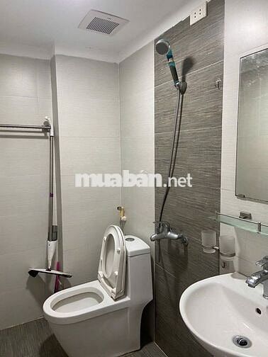 Cho thuê phòng 30m² tầng 5, ban công rộng, gần khu vực Cầu Giấy