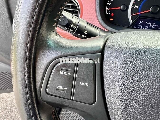 i10 HB 1.2AT ĐK 01/2020 lăn bánh mới 25.000km