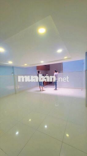 Hẻm 5m 568/16 Lạc Long Quân Q11 4,5x190m 1L 3pn nhà mới