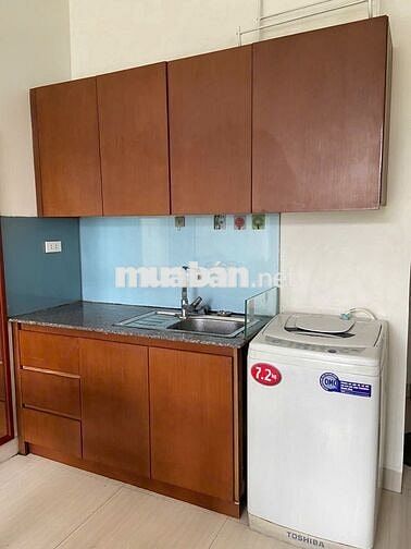 Cho thuê phòng 30m² tầng 5, ban công rộng, gần khu vực Cầu Giấy