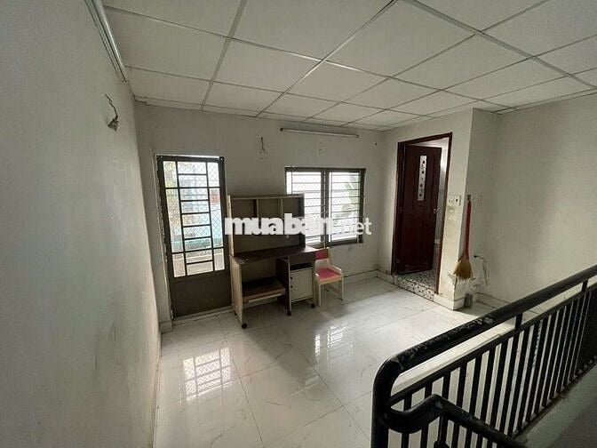 Nhà hẻm 2 tầng, 3 phòng ngủ, đường Ni Sư HL, Tân Bình