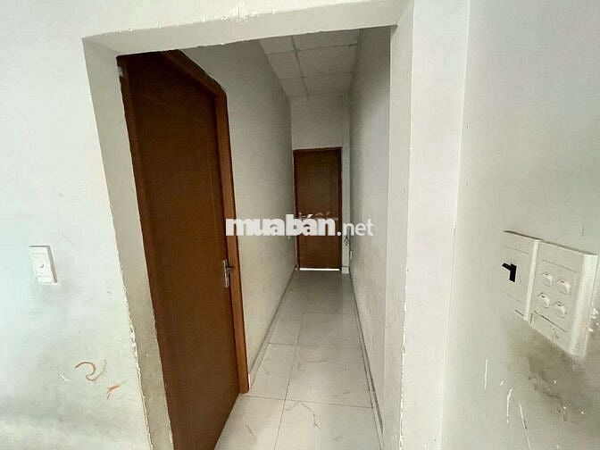 Nhà hẻm 2 tầng, 3 phòng ngủ, đường Ni Sư HL, Tân Bình