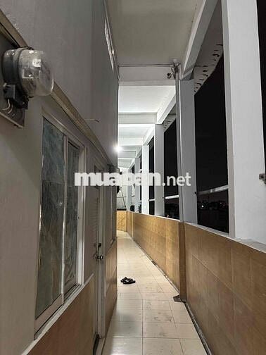cho thuê phòng trọ ngay vòng xoay Lê Đại Hành. diện tích 15m2