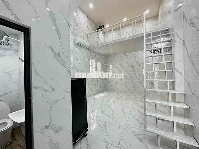 CĂN 1 TRỆT 1 LẦU CAO 2m2 RỘNG 50m2 CỬA SỔ TRỜI GẦN ĐH UTH, UEF, QUẬN 1