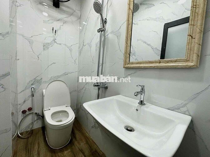 CĂN 1 TRỆT 1 LẦU CAO 2m2 RỘNG 50m2 CỬA SỔ TRỜI GẦN ĐH UTH, UEF, QUẬN 1