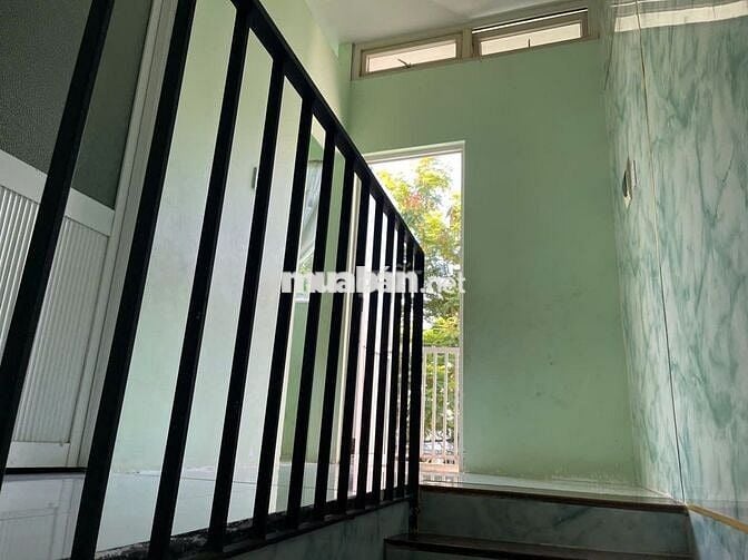 Bán nhà mặt tiền kẹp kiệt Nguyễn Xuân Hữu 64m2,2 pn,2 WC,sân thượng