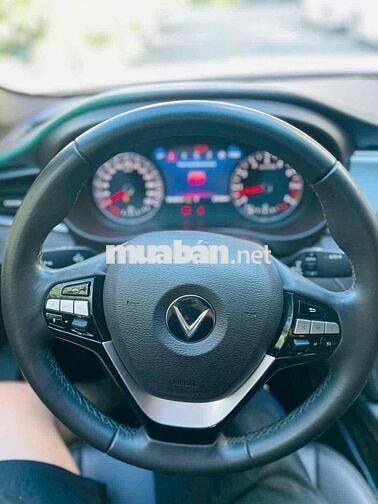 VinFast Lux A2.0 2022 bản Plus - 14900 km