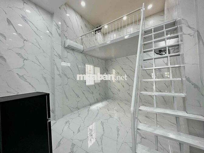 CĂN 1 TRỆT 1 LẦU CAO 2m2 RỘNG 50m2 CỬA SỔ TRỜI GẦN ĐH UTH, UEF, QUẬN 1