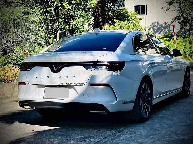 VinFast Lux A2.0 2022 bản Plus - 14900 km
