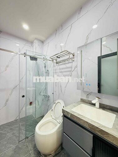 cần bán nhà 2 mặt tiền bờ kè f13 gò vấp .cách mt thống nhất 15m  .