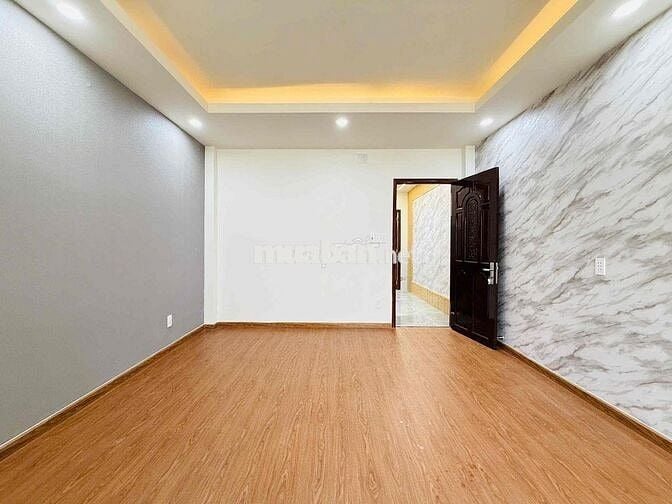 cần bán nhà 2 mặt tiền bờ kè f13 gò vấp .cách mt thống nhất 15m  .