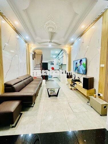 8 tỷ - sở hữu ngay nhà Đường Láng, 36m * 5 tầng, gần phố, sổ chính chủ