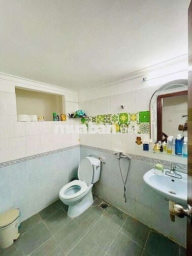 8 tỷ - sở hữu ngay nhà Đường Láng, 36m * 5 tầng, gần phố, sổ chính chủ
