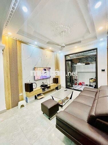 8 tỷ - sở hữu ngay nhà Đường Láng, 36m * 5 tầng, gần phố, sổ chính chủ