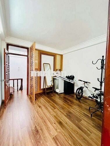 8 tỷ - sở hữu ngay nhà Đường Láng, 36m * 5 tầng, gần phố, sổ chính chủ