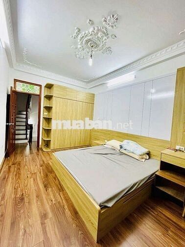 8 tỷ - sở hữu ngay nhà Đường Láng, 36m * 5 tầng, gần phố, sổ chính chủ