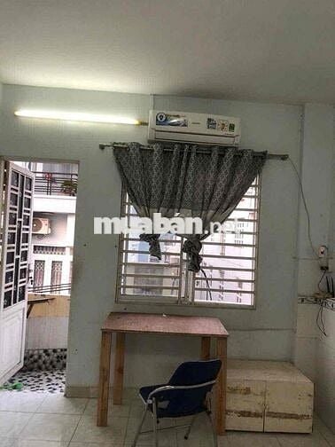 Phòng trọ có máy lạnh, 300m tới ĐH Văn Lang/Emart