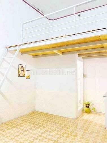 Phòng rộng 25m2 có gác cao Nguyễn Văn Công