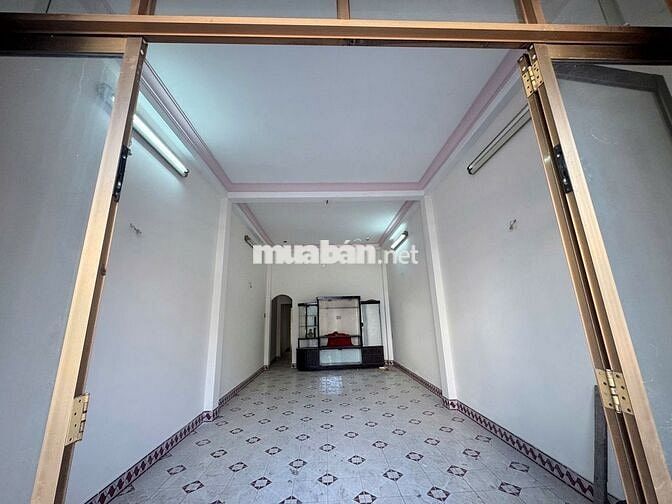 Nhà mặt tiền 2/4 Nha Trang, DT 80m2 ngang 4m phù hợp đầu tư kinh doanh