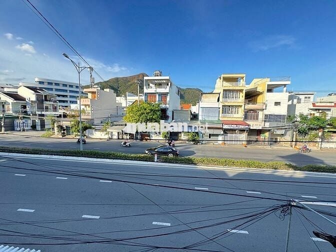 Nhà mặt tiền 2/4 Nha Trang, DT 80m2 ngang 4m phù hợp đầu tư kinh doanh