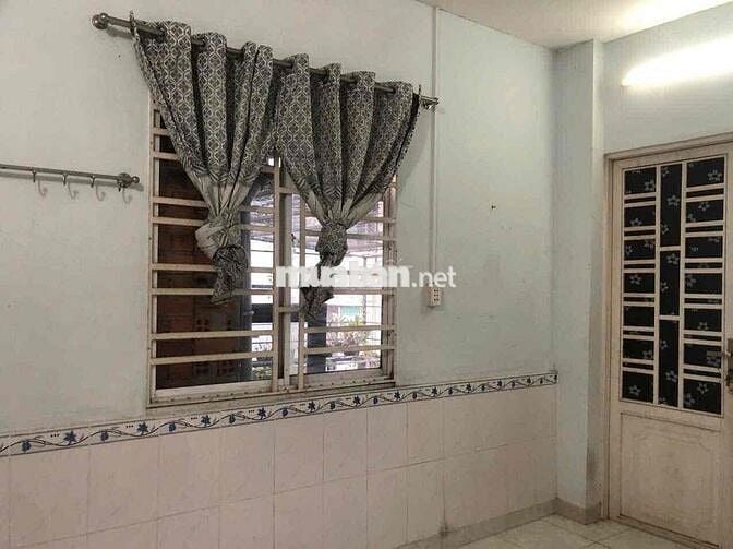 Phòng trọ có máy lạnh, 300m tới ĐH Văn Lang/Emart