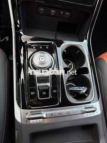 Kia Carnival 2024 Signature 2.2D - 40000 km
