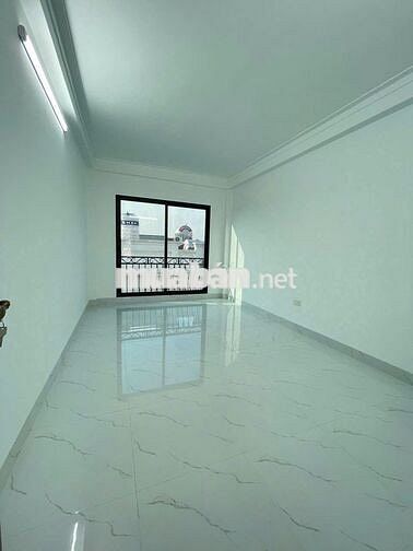 Nhà 4T*32m2 Mặt trục đường chính ô tô tránh,gần trường học.Giá 3,05 tỷ