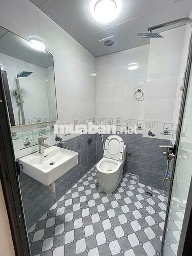Nhà 4T*32m2 Mặt trục đường chính ô tô tránh,gần trường học.Giá 3,05 tỷ
