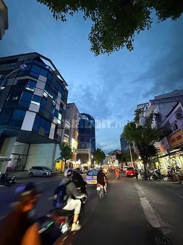 Góc Hoàng Hoa Thám-Ng Thượng Hiền,Ngang 7m,5Tầng,9PN,Thu Nhập 480tr