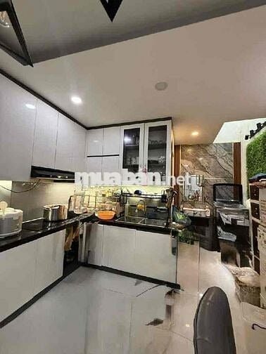 Nhà gần Chợ Rạch Ông nhỉnh 5 tỷ nở hậu, 2MT
