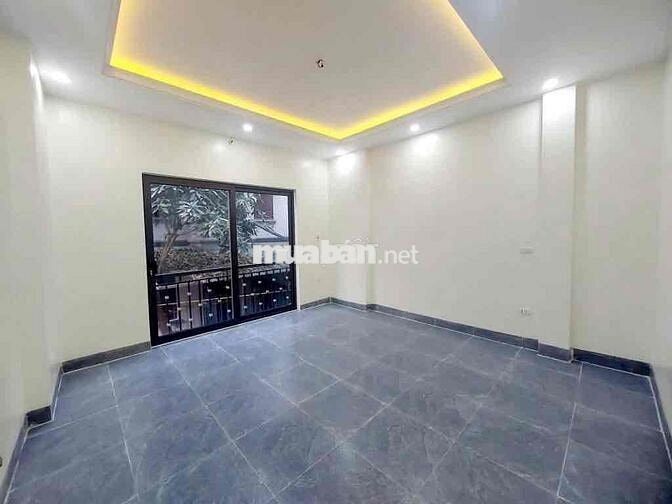 NHÀ PHÂN LÔ 36m  ,3 ngủ , oto đỗ cửa , đường Lĩnh Nam, Hoàng  Mai