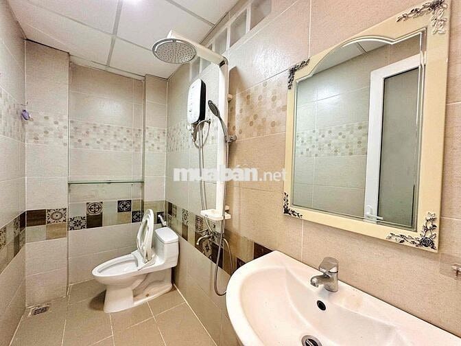 Nhà căn góc Cách Mạng Tháng Tám, P11, Quận  3