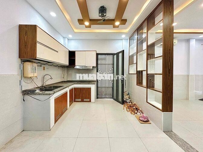 Nhà căn góc Cách Mạng Tháng Tám, P11, Quận  3