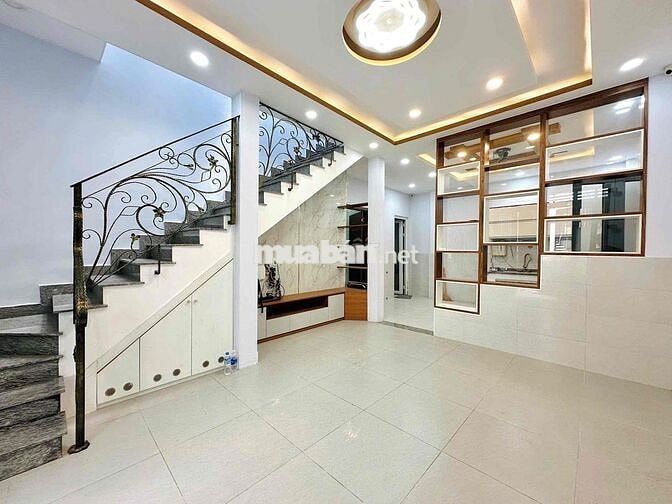 Nhà căn góc Cách Mạng Tháng Tám, P11, Quận  3
